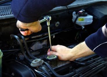 Trained Mechanic in Brooklyn for Your Car Service